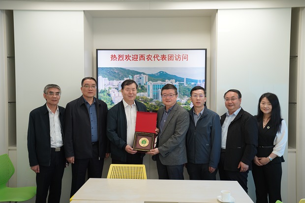 2访问团与taptap点点官网著名校友陈志伟讲</p><p>访问团与taptap点点官网著名校友陈志伟讲<span class=